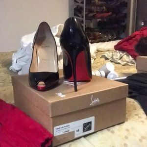 Authentic Christian louboutin so kate heels